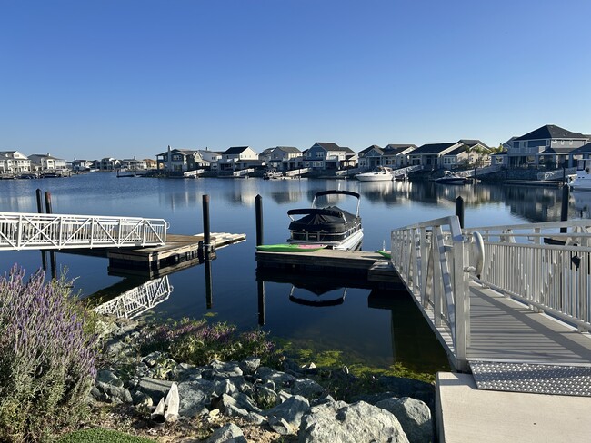 Building Photo - 3215 Delta Coves Dr