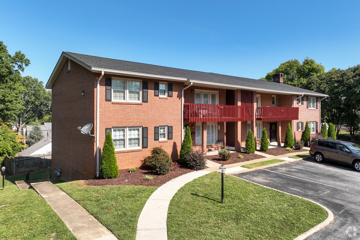 Primary Photo - Hawthorne Apartments