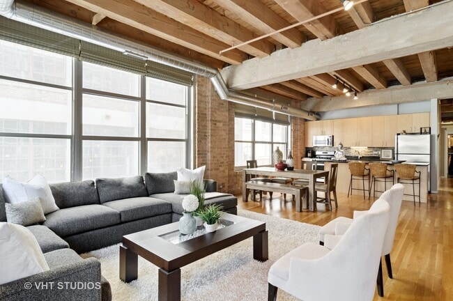 Building Photo - 333 S Desplaines St