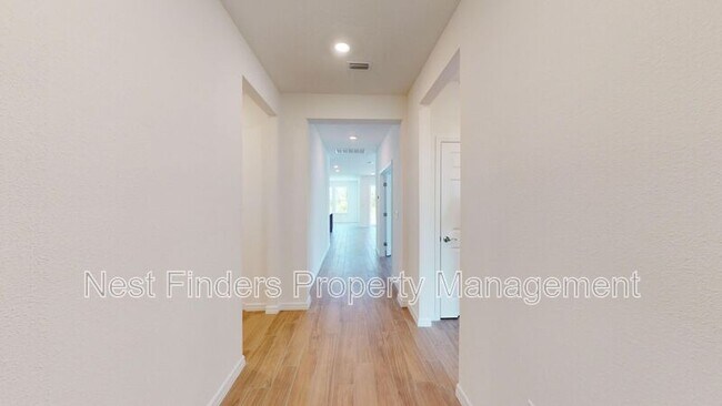 Building Photo - 149 Creek Pebble Dr