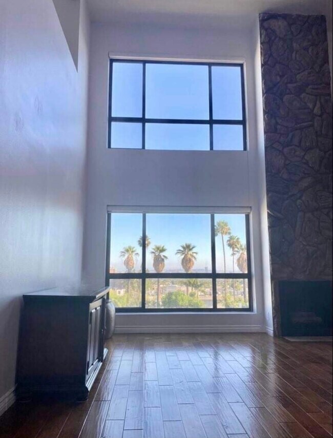 Building Photo - 1730 Camino Palmero St