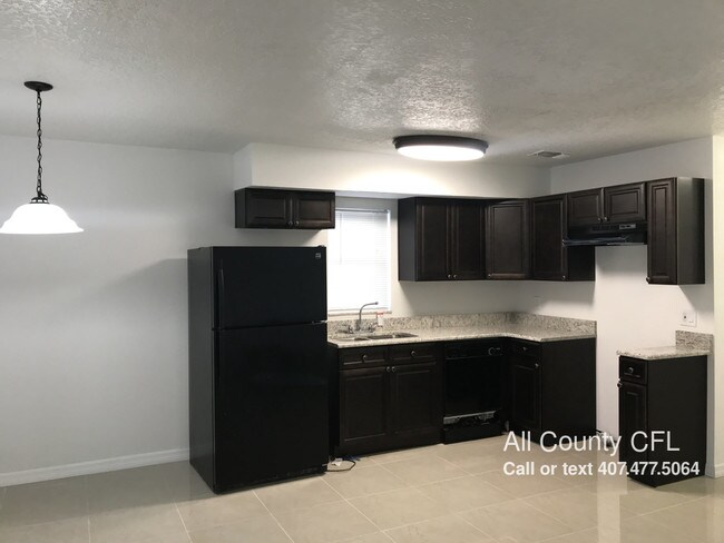 Building Photo - 5640 S Rio Grande Ave