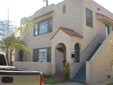 Front of building. Unit upstairs for rent. - 111 3rd St