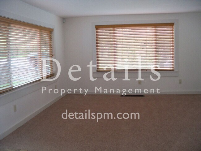 Foto del edificio - 12203 Schold Rd NW