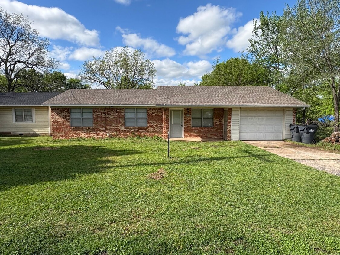 Primary Photo - Charming 2BR Brick House in Wanette