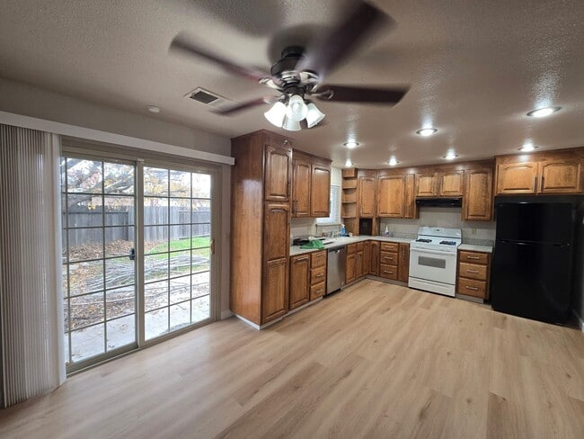 Building Photo - 505 Acapulco Ct