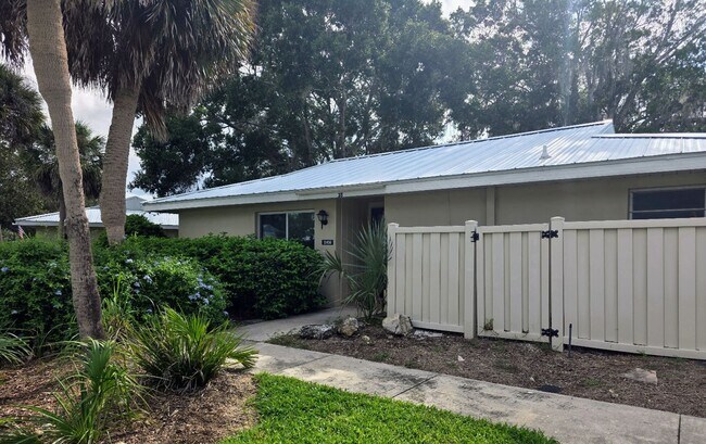 Building Photo - 11456 W Bayshore Dr