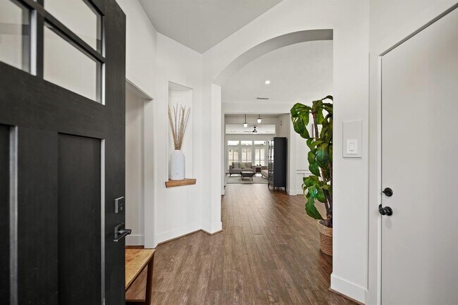 Foto del edificio - 3718 Paigewood Dr