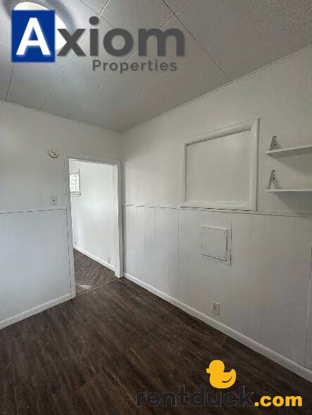 Building Photo - 217 W Sherman St