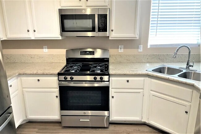 Foto del edificio - 3300 Hyannis Cir