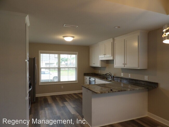Building Photo - 3 br, 2 bath House - 100 Mapleleaf