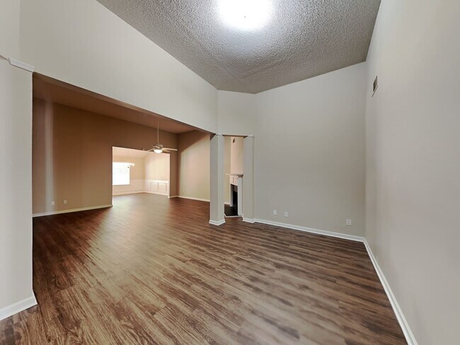 Foto del edificio - 5837 Blacktop Way