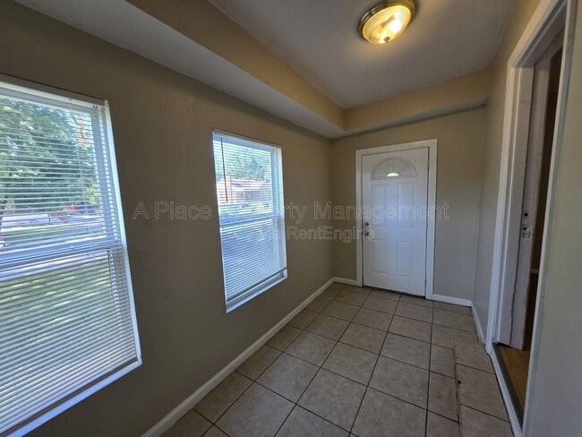 Foto del edificio - 9429 Baltimore Ave