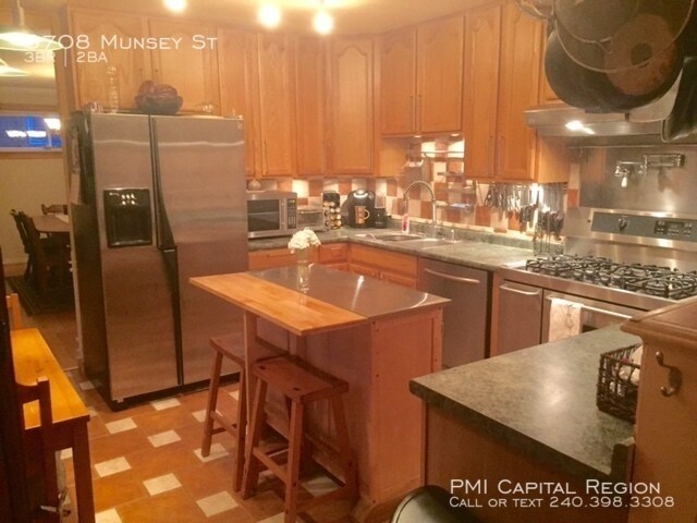 Building Photo - 3 Bedroom with Chef's Kitchen!