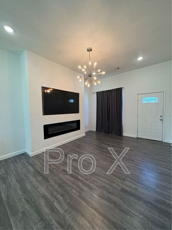 Building Photo - 2409 S Willard Ave