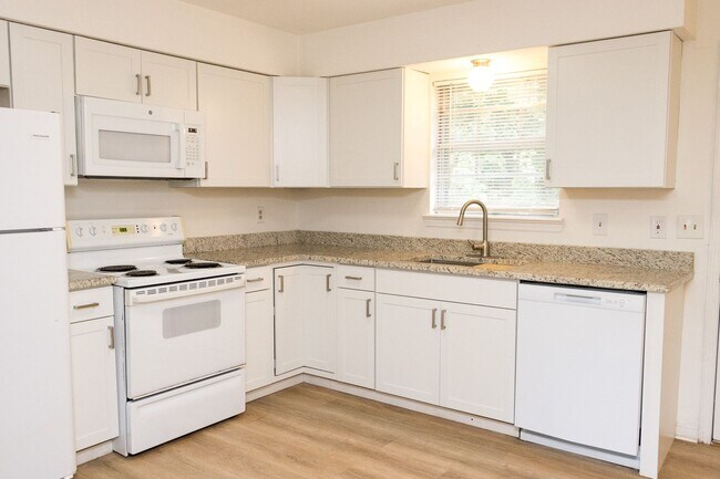 Foto del edificio - 5025 Shoals Ln