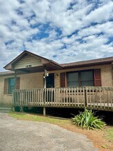 Building Photo - 1495 Sandy Cir