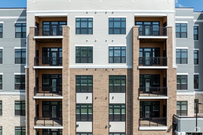 Building Photo - Neo Vantage Point