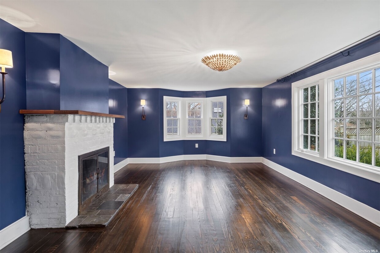 Primary Photo - 21 Locust Pl