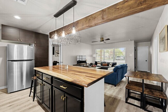 Foto del edificio - 4717 Edith St