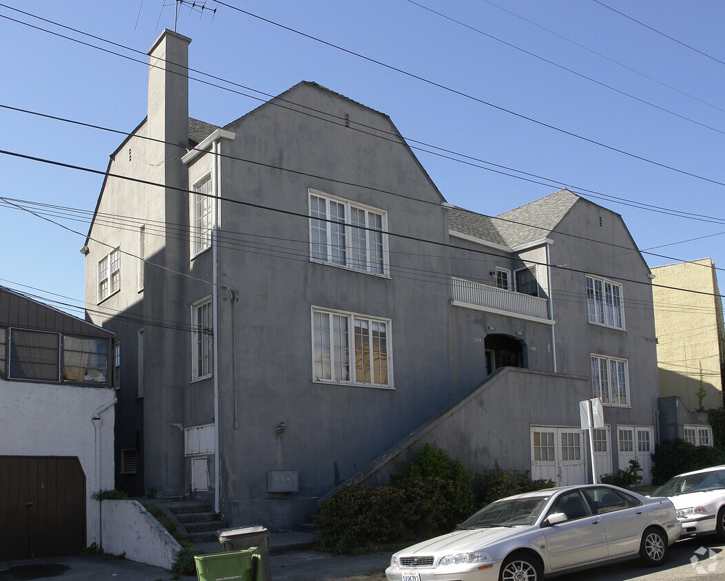 Foto del edificio - 568-574 Merritt Ave