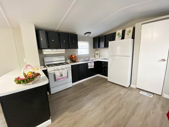 Building Photo - 777 E Yerby St