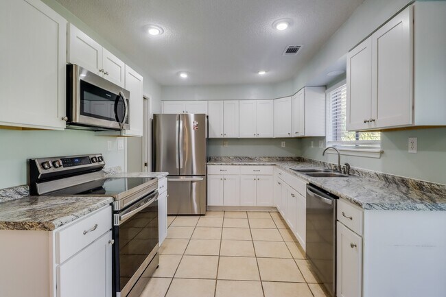 Foto del edificio - 9524 Pointe Aux Chenes Rd