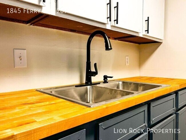 Foto del edificio - 1845 Ferry St