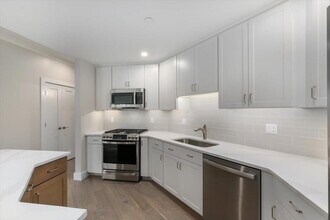 Building Photo - 65 Pointe Pl