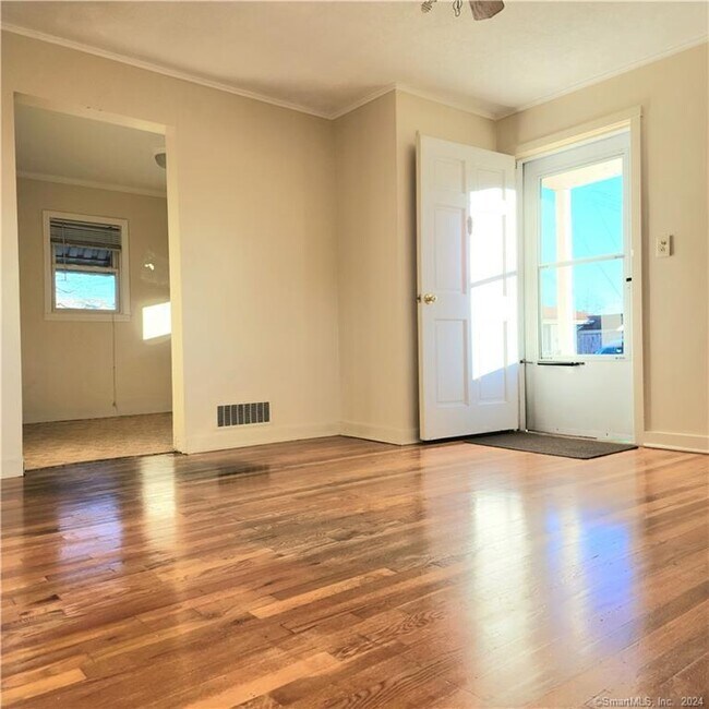 49 Jacobs Rd, Berlin, CT 06037 Room for Rent in Berlin, CT