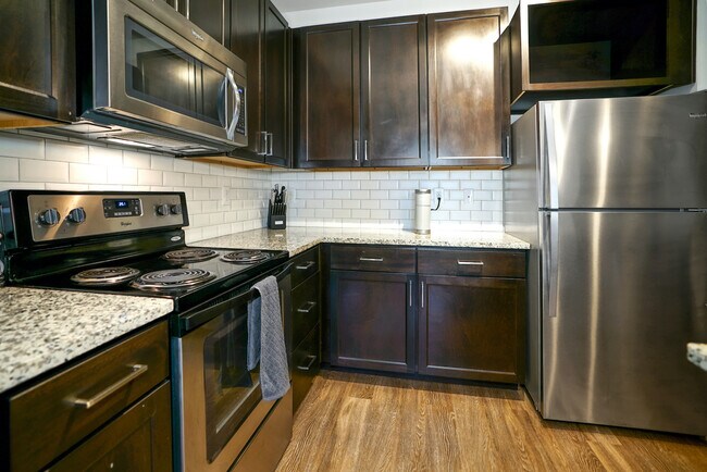 Building Photo - 4700 Colonnade Pl