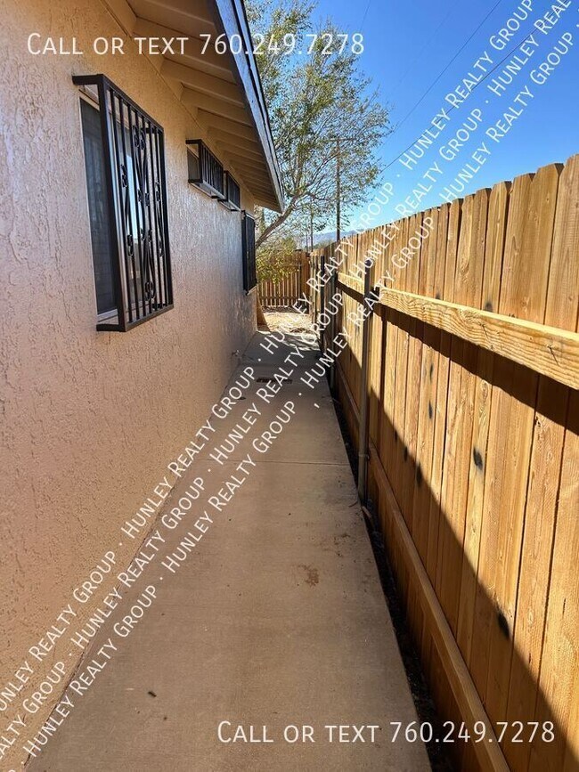 Foto del edificio - 13058 Mohawk Rd