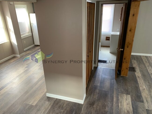Building Photo - Rental Available!