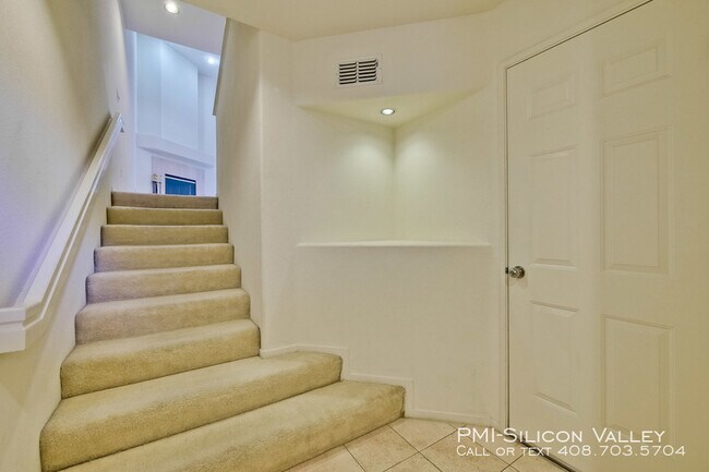 Foto del edificio - Available Now!