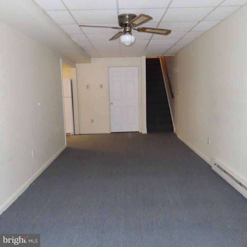 82 Nottingham Dr Unit B, Chambersburg, PA 17201 Room for Rent in