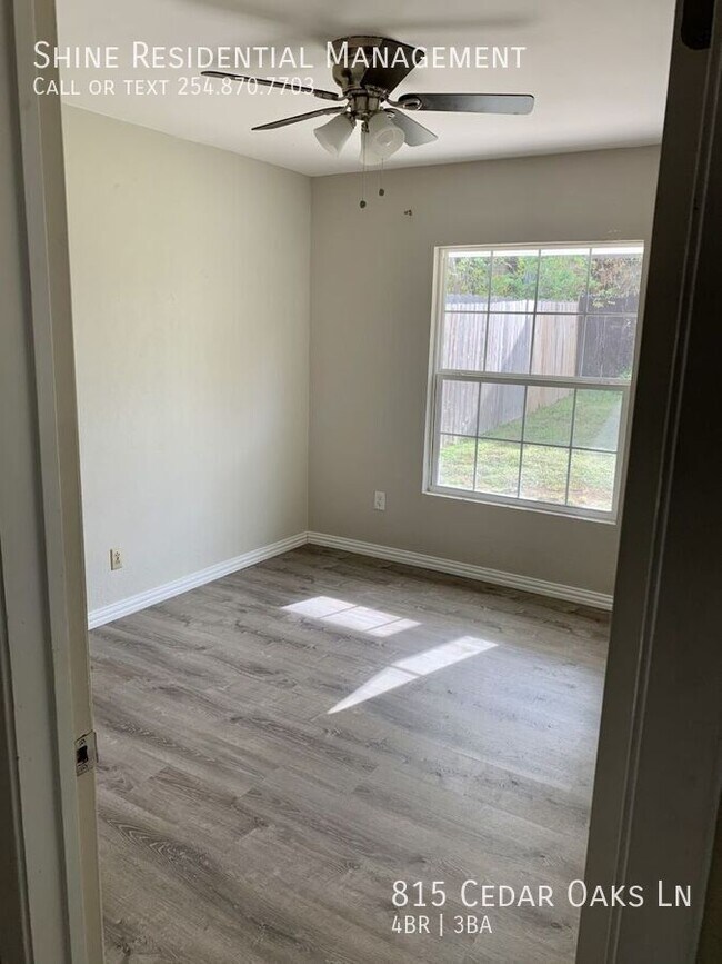 Foto del edificio - 815 Cedar Oaks Ln