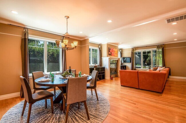 Foto del edificio - 539 Irven Ct