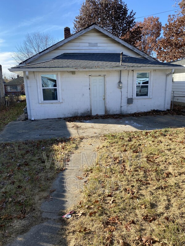 Building Photo - 2445 N Parker Ave