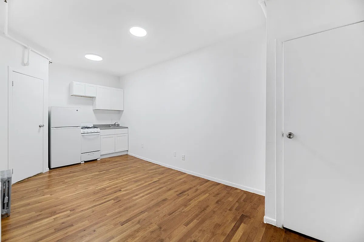 Foto principal - 235 West 63rd Street