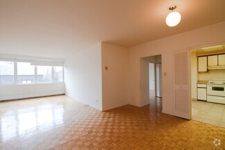 Building Photo - 900 Av. Rockland