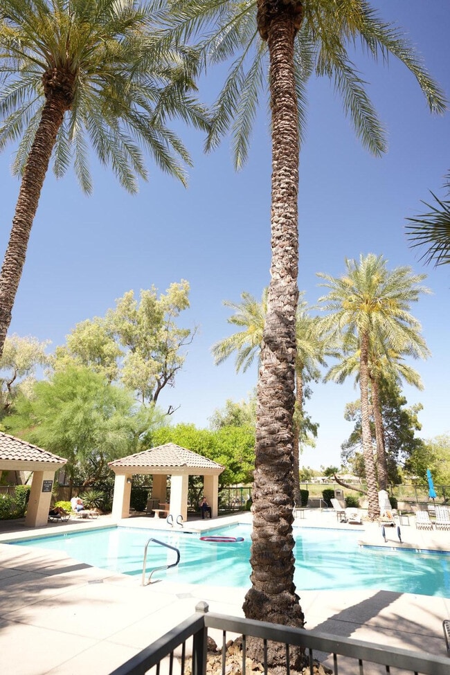 Foto del edificio - 4925 E Desert Cove Ave