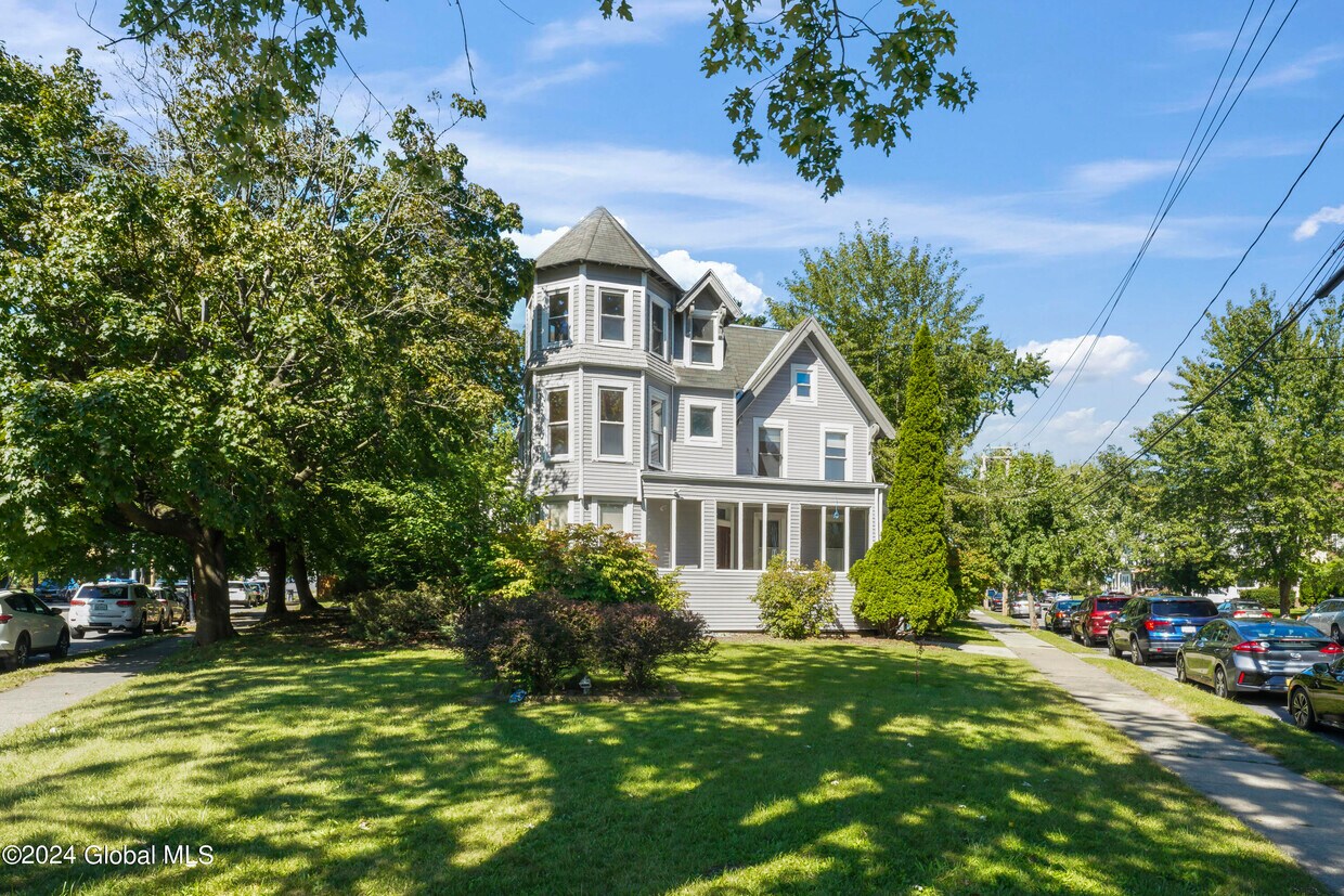 Foto principal - 199 New Scotland Ave