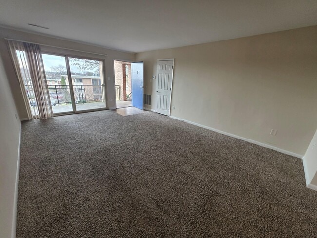 Interior Photo - Summit Crest