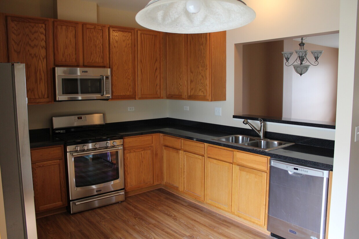 Primary Photo - 566 Cary Woods Cir