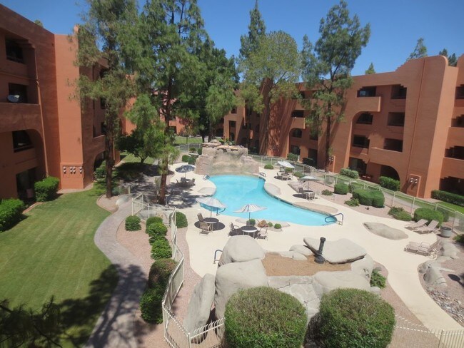 Foto del edificio - 4303 E Cactus Rd