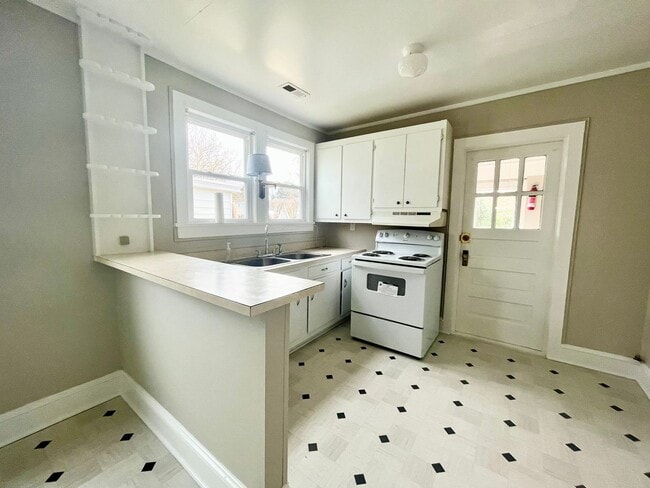 Building Photo - 803 W Elizabeth St