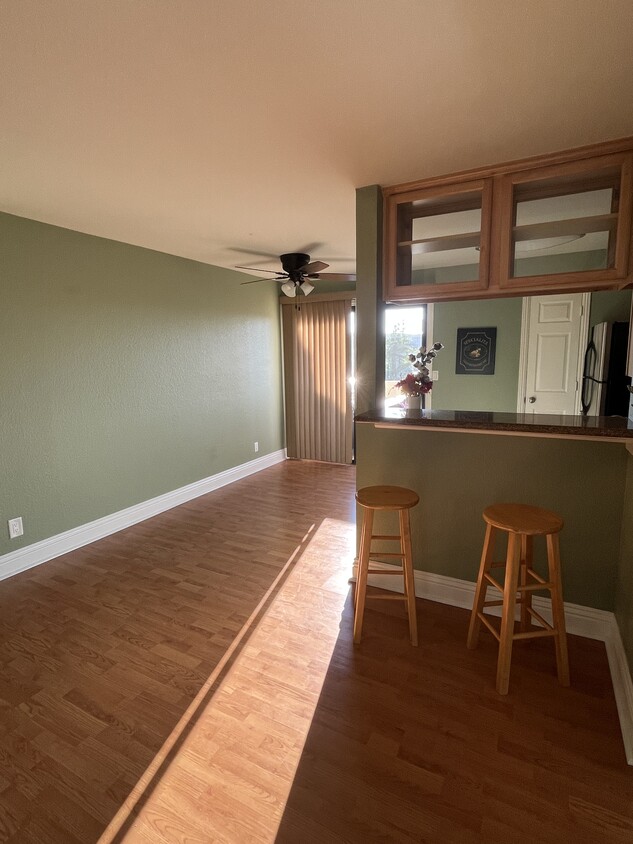 Dining Room & Breakfast Bar - 8731 Graves Ave