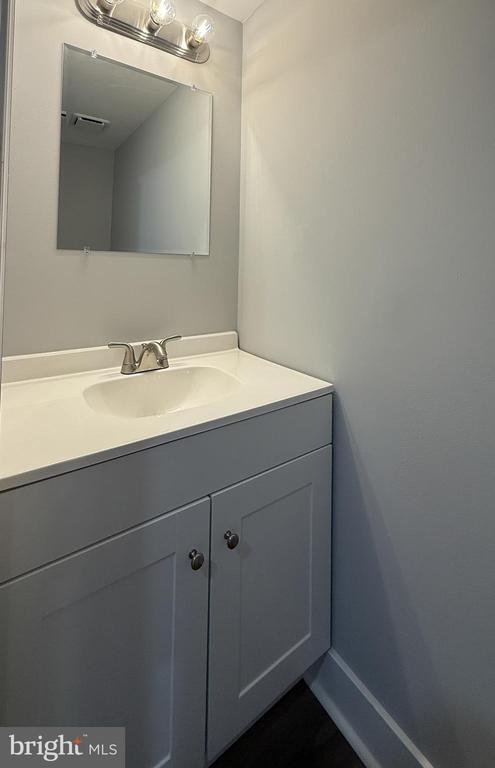 Building Photo - 404 Dylan Dr