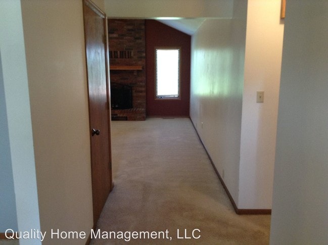 Building Photo - 2708 Meadowlark Dr