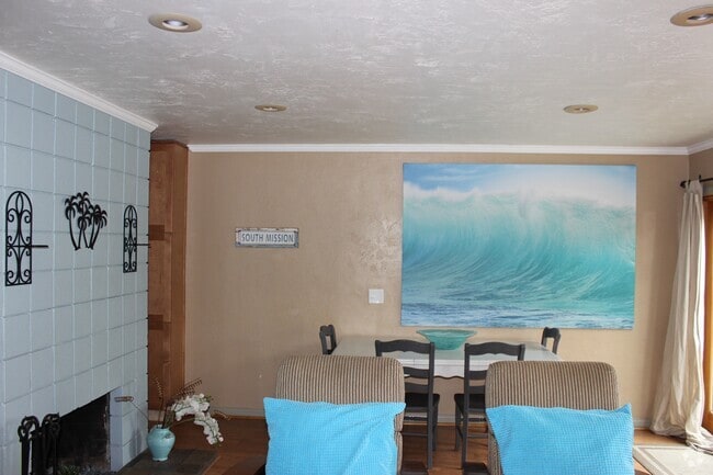 Building Photo - 813 San Luis Rey Pl